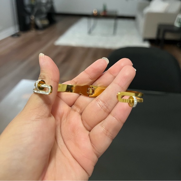 Gold bangle - Picture 6 of 7